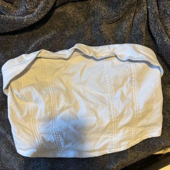 White corset like sleeveless top - Picture 4 of 5